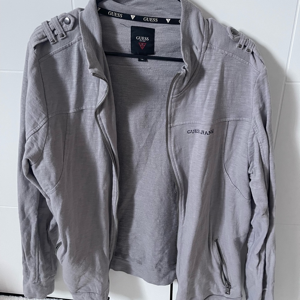 Men's guess sweatshirt.